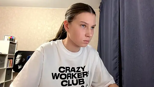 Snapshot of CloudyTube chatting on February 2026 03:54:01 PM CloudyTube online show from February 2026 03:54:01 PM