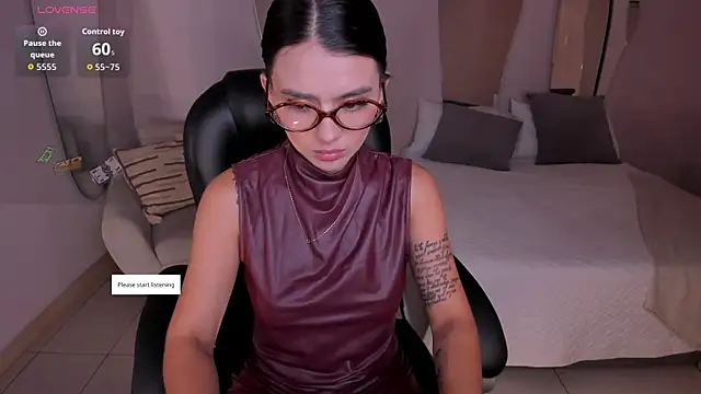 JulietteMoreau online show from April 2026 11:41:01 AM
