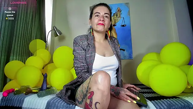 Snapshot of oriana_thomson01 chatting on May 2026 02:22:02 PM oriana thomson01 online show from May 2026 02:22:02 PM