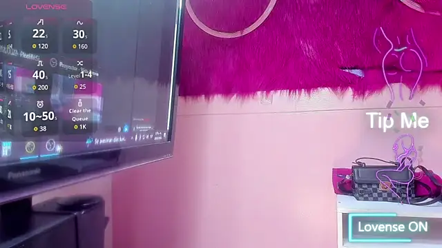 Karlaa Hernandez  online show from March 2026 07:30:02 PM