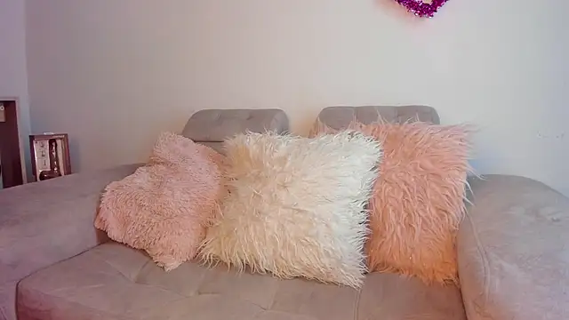 Snapshot of Tylla__ chatting on February 2026 05:05:02 AM Tylla online show from February 2026 05:05:02 AM