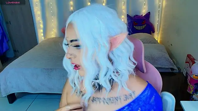 Snapshot of maliciaXpoison chatting on May 2026 01:56:01 AM maliciaXpoison online show from May 2026 01:56:01 AM