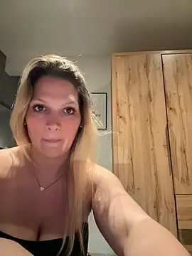 MiaSommer online show from May 2026 05:40:02 PM