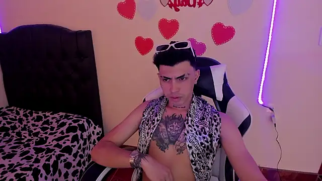 Dark Hunder online show from February 2026 10:07:01 PM