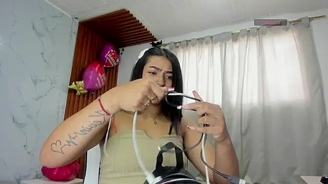 Snapshot of adhara__messY chatting on March 2026 02:12:02 PM adhara messY online show from March 2026 02:12:02 PM