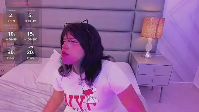 VinkSmokee online show from April 2026 08:42:02 PM