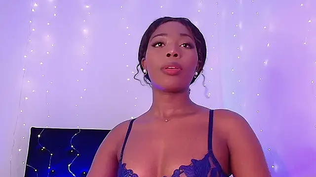 Snapshot of Lunaruiz chatting on February 2026 07:45:02 PM Lunaruiz online show from February 2026 07:45:02 PM