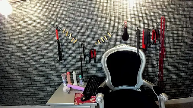 hillary bigbutt online show from March 2026 04:17:01 AM