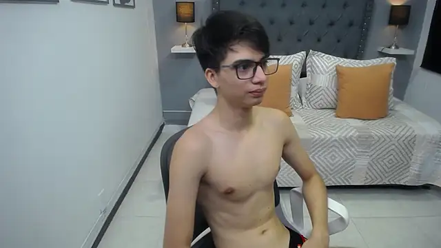 Snapshot of chris_carterr chatting on February 2026 01:01:02 PM chris carterr online show from February 2026 01:01:02 PM