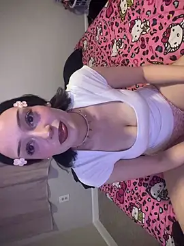 Snapshot of strwbrrymilk chatting on February 2026 01:18:02 AM strwbrrymilk online show from February 2026 01:18:02 AM