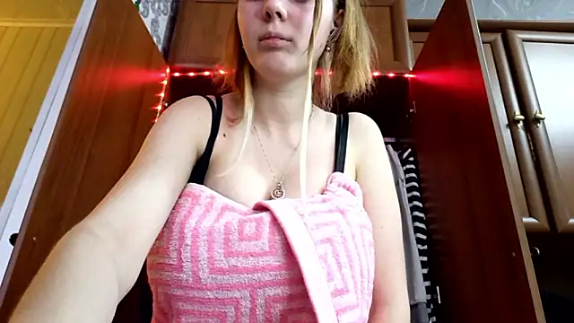Snapshot of VictoriaDeese chatting on March 2026 09:15:02 AM VictoriaDeese online show from March 2026 09:15:02 AM