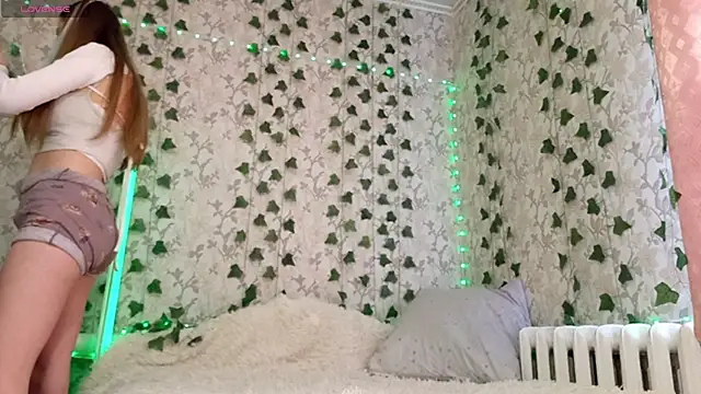 Snapshot of VictoriaDeese chatting on April 2026 03:42:02 AM VictoriaDeese online show from April 2026 03:42:02 AM