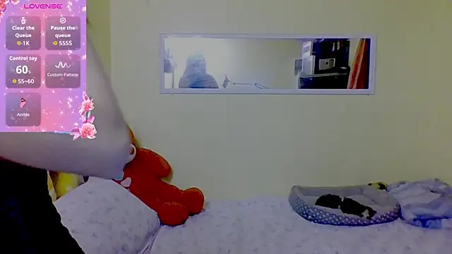 Luna Moonfang online show from May 2026 02:13:02 PM