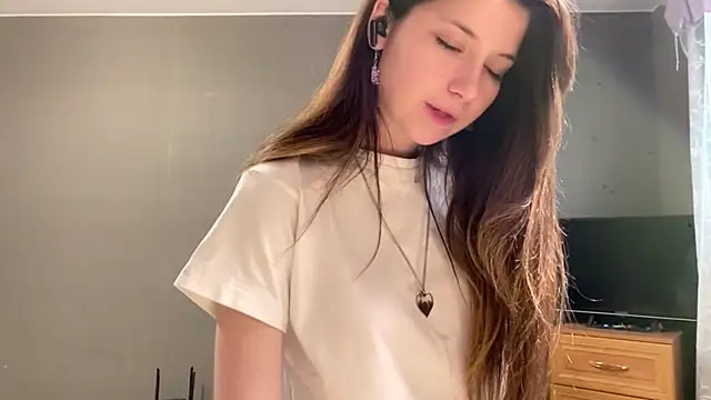 LunnaBliss online show from May 2026 02:35:02 PM