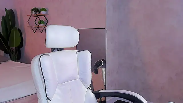 Miaa Hill online show from March 2026 12:11:01 PM