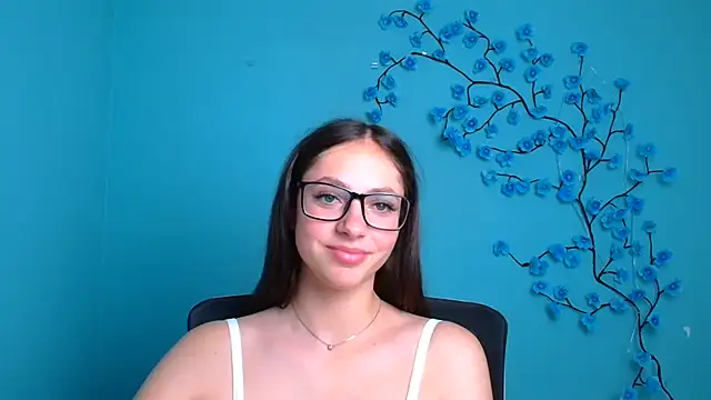 KissMeJulia online show from June 2026 11:25:01 AM