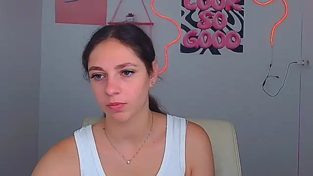 KissMeJulia online show from July 2026 05:33:02 AM