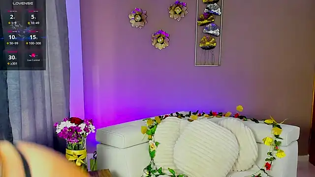 Luna velmont online show from March 2026 09:19:02 PM