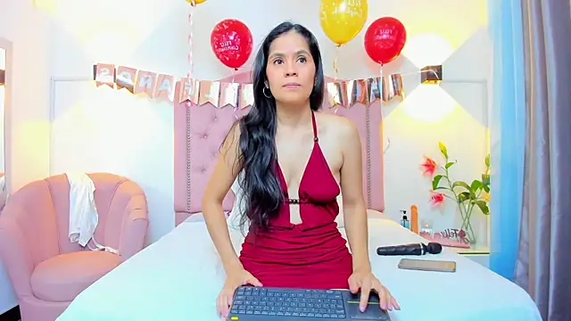 Paulynavera online show from May 2026 01:28:01 PM