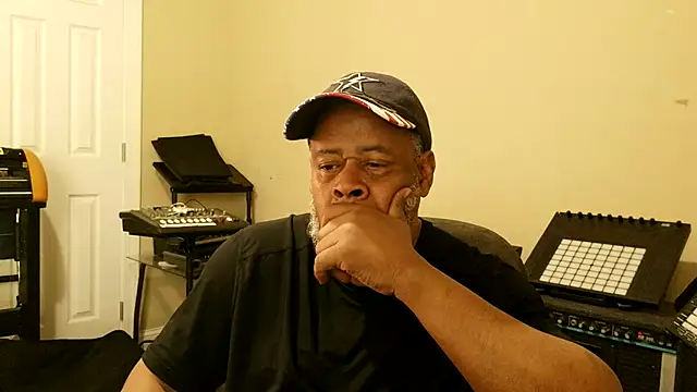 Cleozevo1961 online show from April 2026 02:08:02 PM