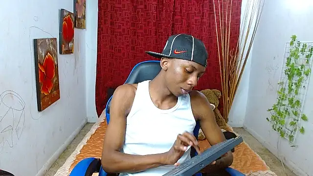 Snapshot of milo018 chatting on July 2026 07:54:01 AM milo018 online show from July 2026 07:54:01 AM