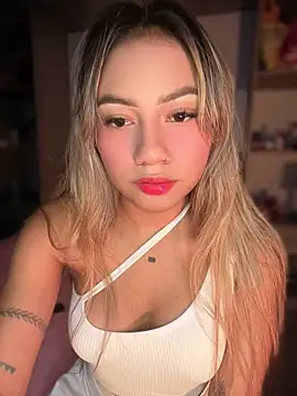 Dulce Sofi  online show from May 2026 12:18:01 AM