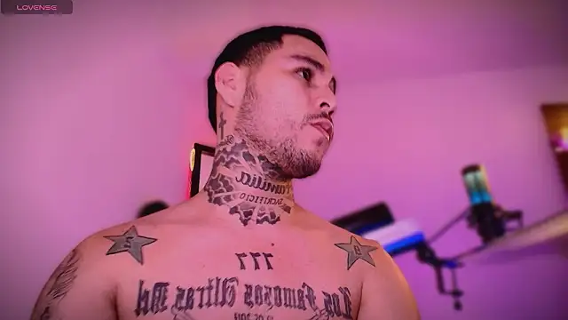 Snapshot of king_of_desire chatting on February 2026 04:01:02 AM king of desire online show from February 2026 04:01:02 AM