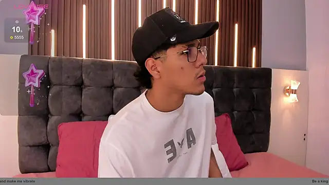 Daviid18   online show from February 2026 01:56:02 PM