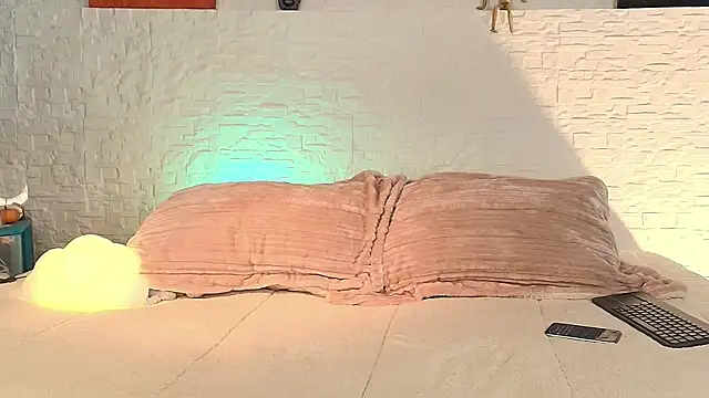 Eliassalvatore  online show from April 2026 04:59:02 PM