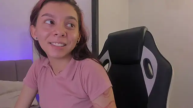 Snapshot of MelLove_ chatting on February 2026 09:00:02 PM MelLove online show from February 2026 09:00:02 PM