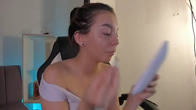 Snapshot of MelLove_ chatting on February 2026 07:54:01 PM MelLove online show from February 2026 07:54:01 PM