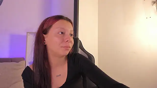 Snapshot of MelLove_ chatting on February 2026 08:18:01 PM MelLove online show from February 2026 08:18:01 PM