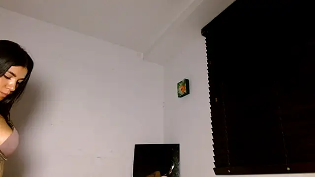 MiaDiamontLatin online show from May 2026 12:18:01 AM