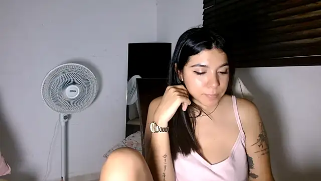 MiaDiamontLatin online show from May 2026 03:02:01 AM