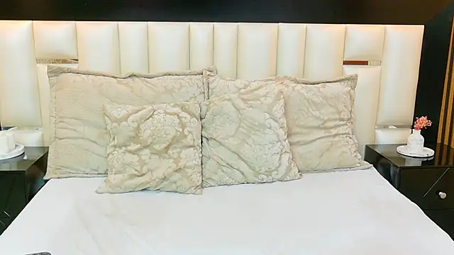 MiaDiamod online show from May 2026 02:03:01 PM