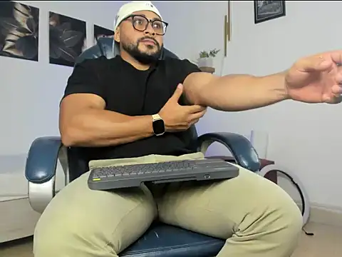 Snapshot of Cronos_Shong chatting on February 2026 04:13:01 AM Cronos Shong online show from February 2026 04:13:01 AM