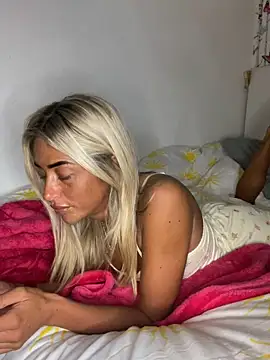Snapshot of ScarlettGold_ chatting on April 2026 04:48:02 AM ScarlettGold online show from April 2026 04:48:02 AM
