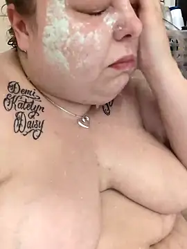 Snapshot of HottieHunter_ chatting on February 2026 09:13:02 PM HottieHunter online show from February 2026 09:13:02 PM