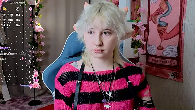 Snapshot of May_leaf chatting on February 2026 12:53:01 AM May leaf online show from February 2026 12:53:01 AM