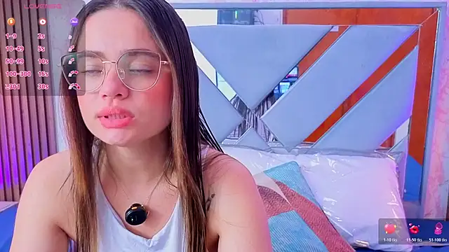 LittleeSara18 online show from May 2026 11:18:02 AM