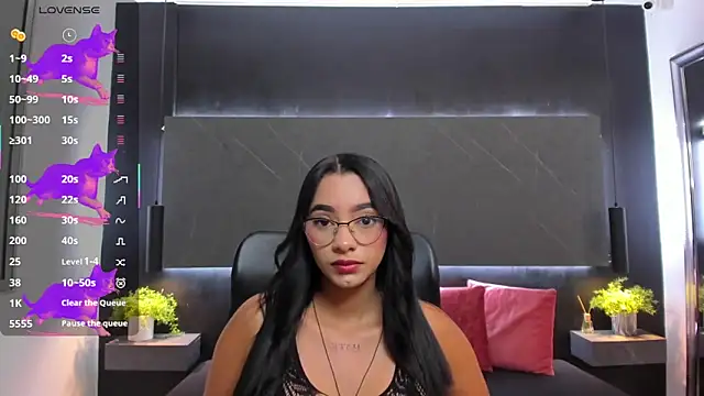 Emelyy Jones online show from April 2026 11:34:01 AM