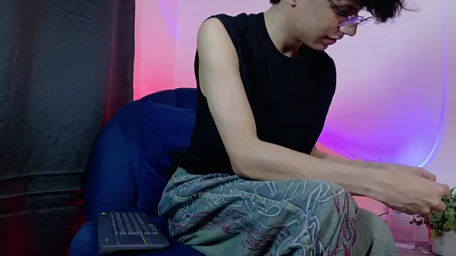 lui x dust online show from May 2026 03:25:02 AM