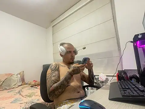 Snapshot of Maximo_Garcia17 chatting on February 2026 02:01:02 AM Maximo Garcia17 online show from February 2026 02:01:02 AM