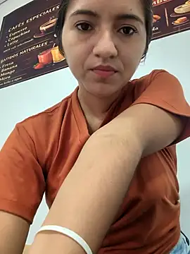 DulceCaroX online show from May 2026 12:22:02 PM