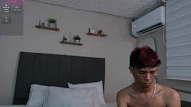 Snapshot of Little_Twink19x chatting on February 2026 06:53:02 PM Little Twink19x online show from February 2026 06:53:02 PM