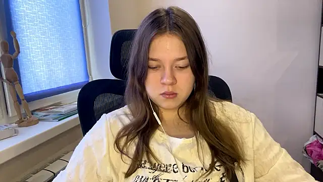 TomikoPfau online show from March 2026 07:49:02 AM