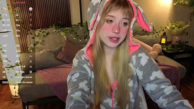 linaloon online show from April 2026 07:55:02 PM