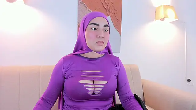 Malika Noor online show from May 2026 02:11:01 PM