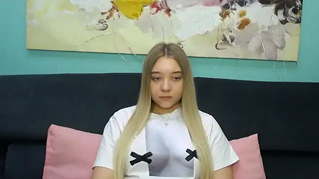 Snapshot of MilanaSiia chatting on March 2026 05:43:01 PM MilanaSiia online show from March 2026 05:43:01 PM