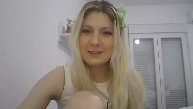 Foxy Bright online show from March 2026 07:35:01 PM